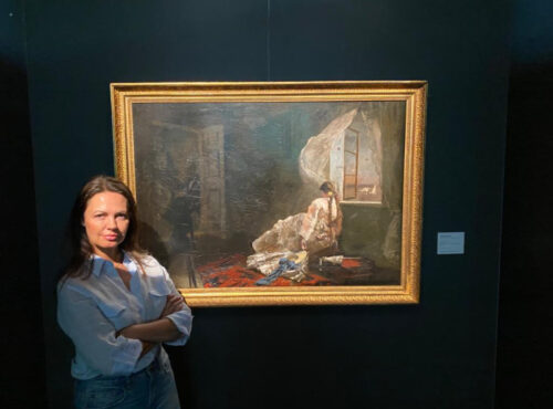 Joanna Piotrowska na tle Józefa Chełmońskiego