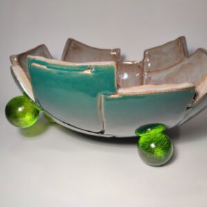 Miska w kant – zielona z kulami ze szkła